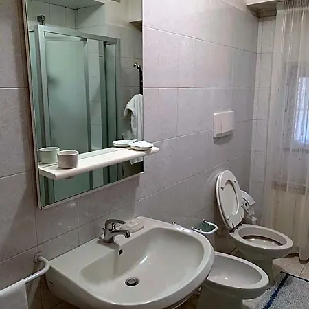 Elena Hotel *